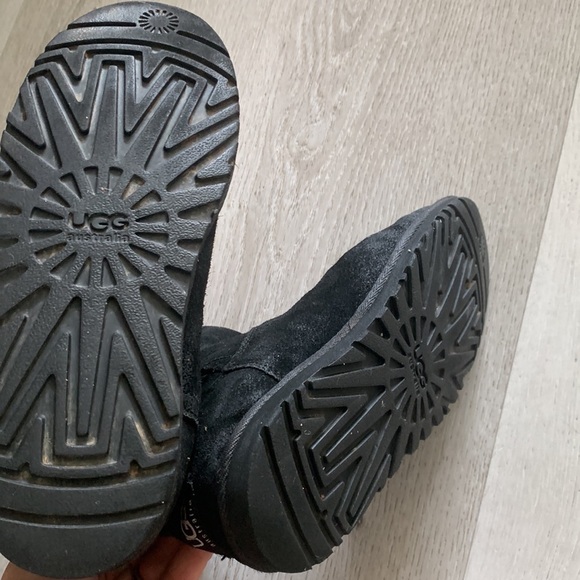 UGG Lo Pro Floral Suede Black Laser Cut Ankle Boots size 7 leather embroidered - Picture 9 of 11